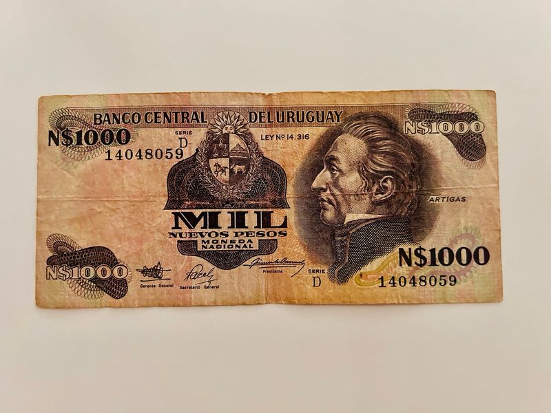 billete de 1000 Nuevos Pesos uruguayos