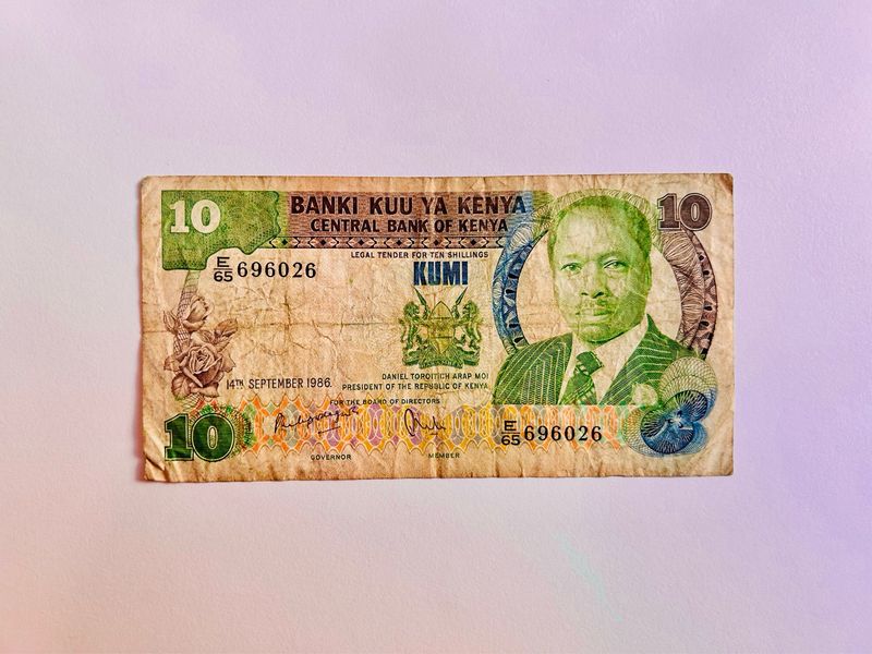 KENYA 10 SHILLINGS 1986