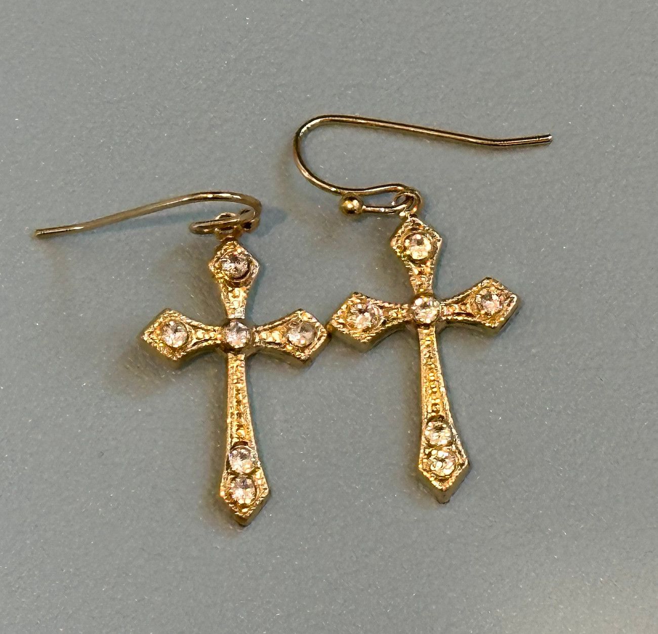 PAMPILLE CROSS EARRINGS