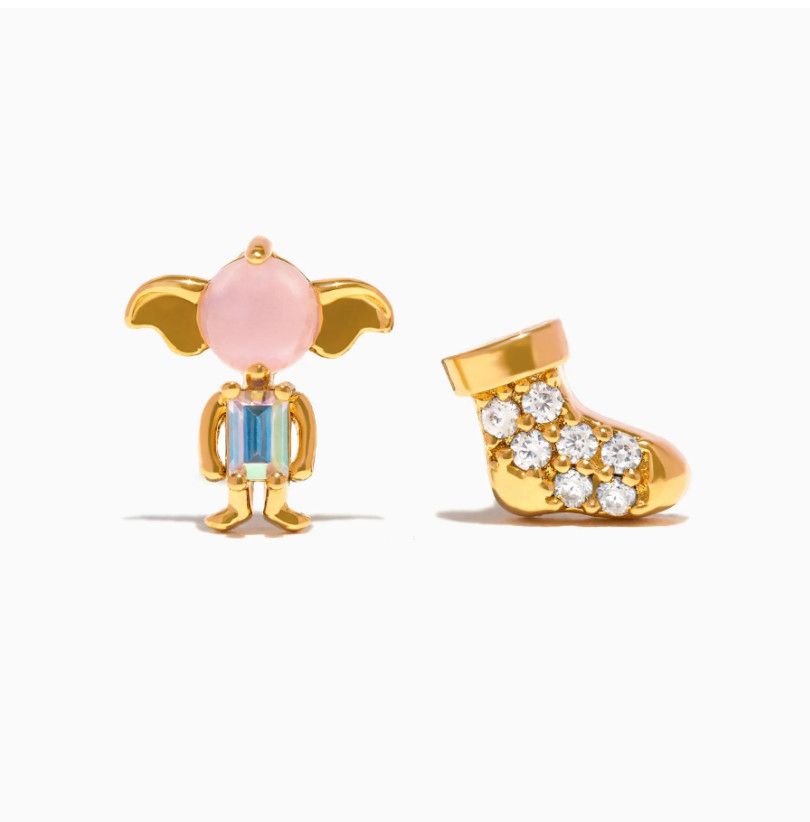 Harry Potter Dobby Is A Free Elf Studs, Color: Gold