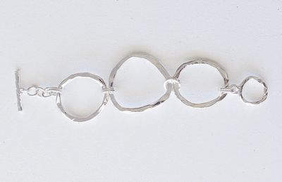 Darby Hammered Silver Circle 7&quot; Link Bracelet
