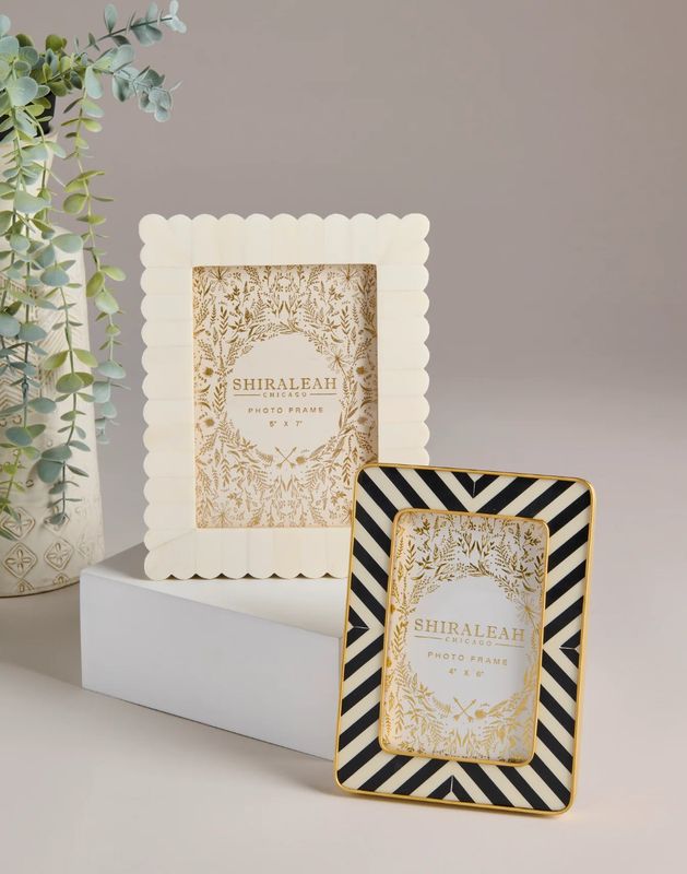 Roma Scalloped Picture Frame