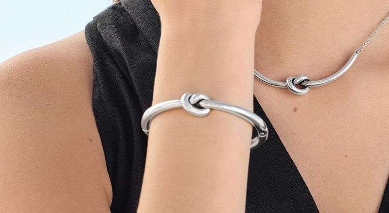 Interlok Single Knot Hinged Bangle