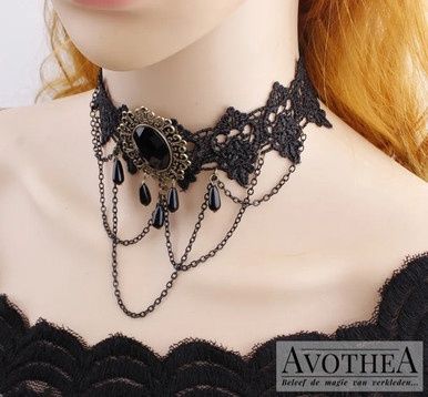 Victoriaanse Zwarte Kant Choker met Druppelparels en Kunststof Steen
