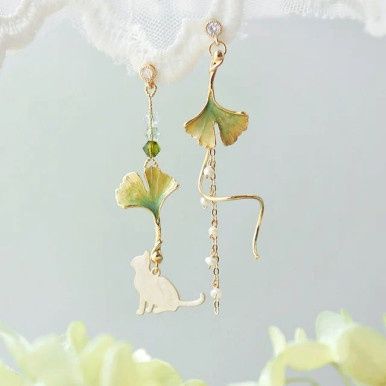 Elegante Asymmetrische Blad Dangle Oorbellen met Katten - Groen