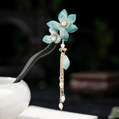 Houten Haarstok met Elegante Chinese Lelie Bloemen - Lichtblauw