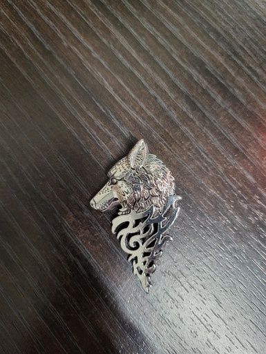 Zilverkleurige Wolvenpin