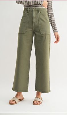 Cargo pocket wide leg jeans