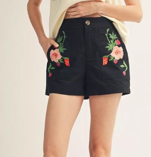 High waist casual shorts with floral embroidery, side pockets., Color: Black, Size: S