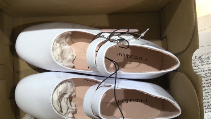 Christy and Jill girl shoes size 3M dahlia white