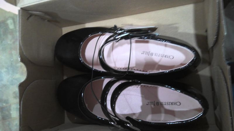 Christy and Jill girl shoes size 3M dahlia black