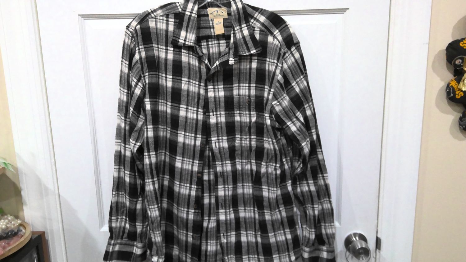 Blue mountain black and white plaid size medium