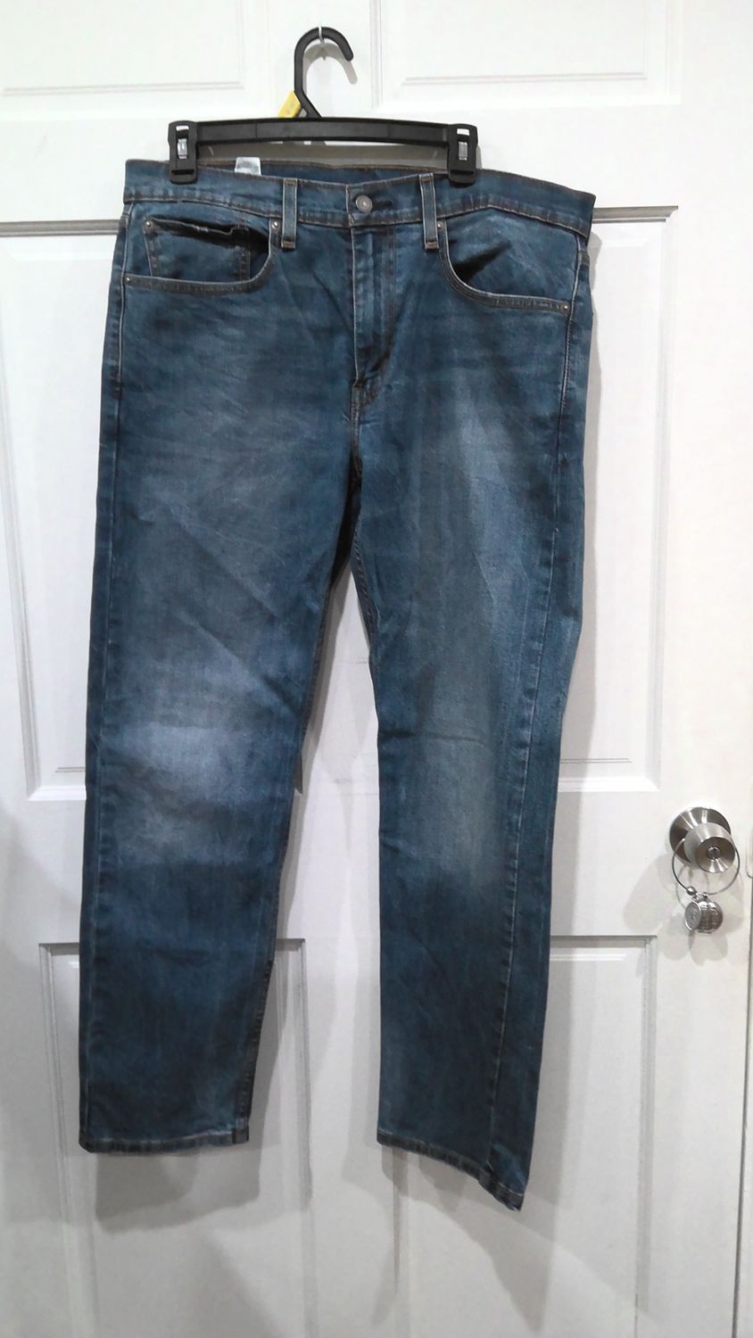 Levi light wash jeans size 34/32