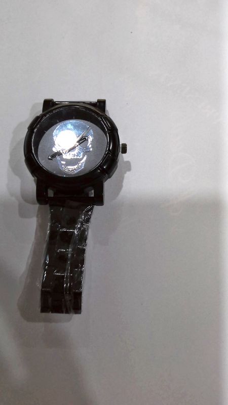 skull watch all black