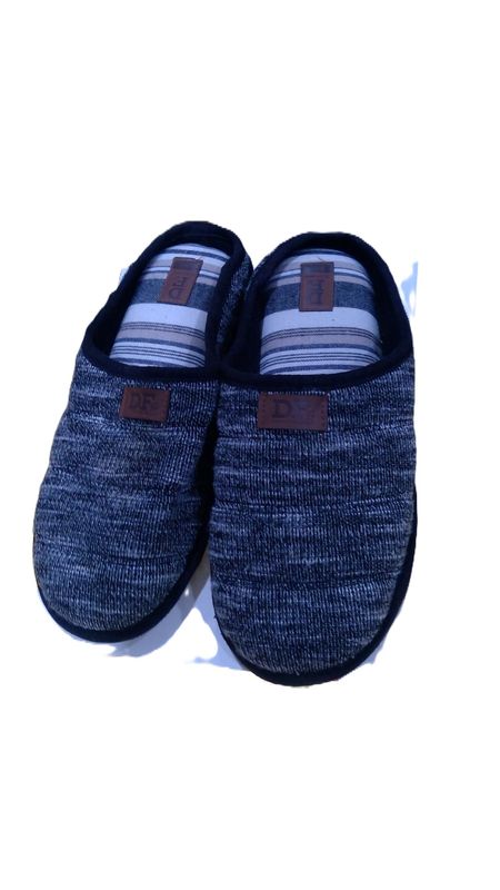 dear foam grey and black slippers