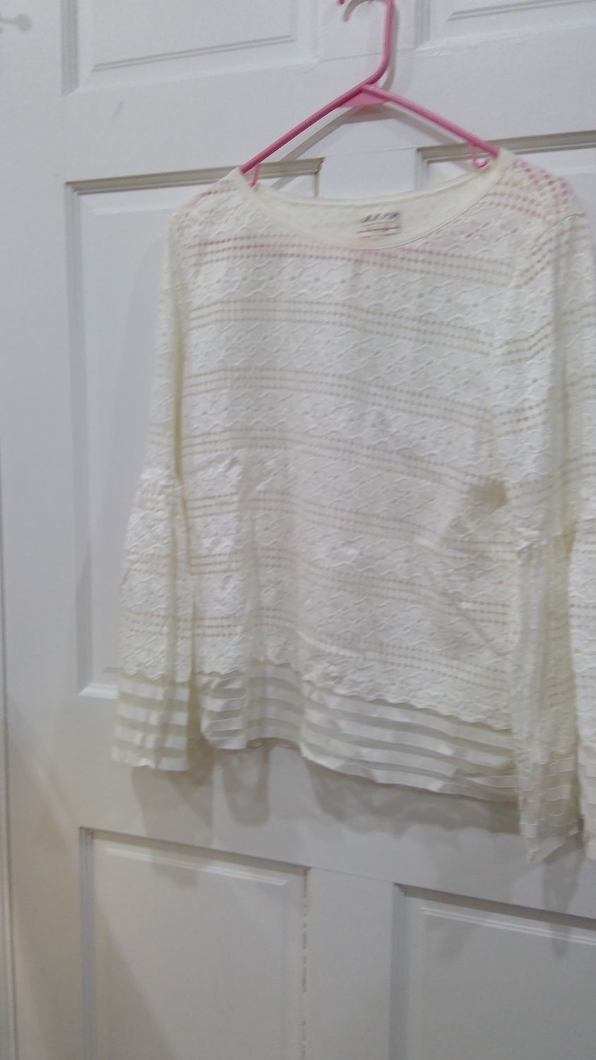 Special Product Bell Sleeve White Lace Size LG Shirt