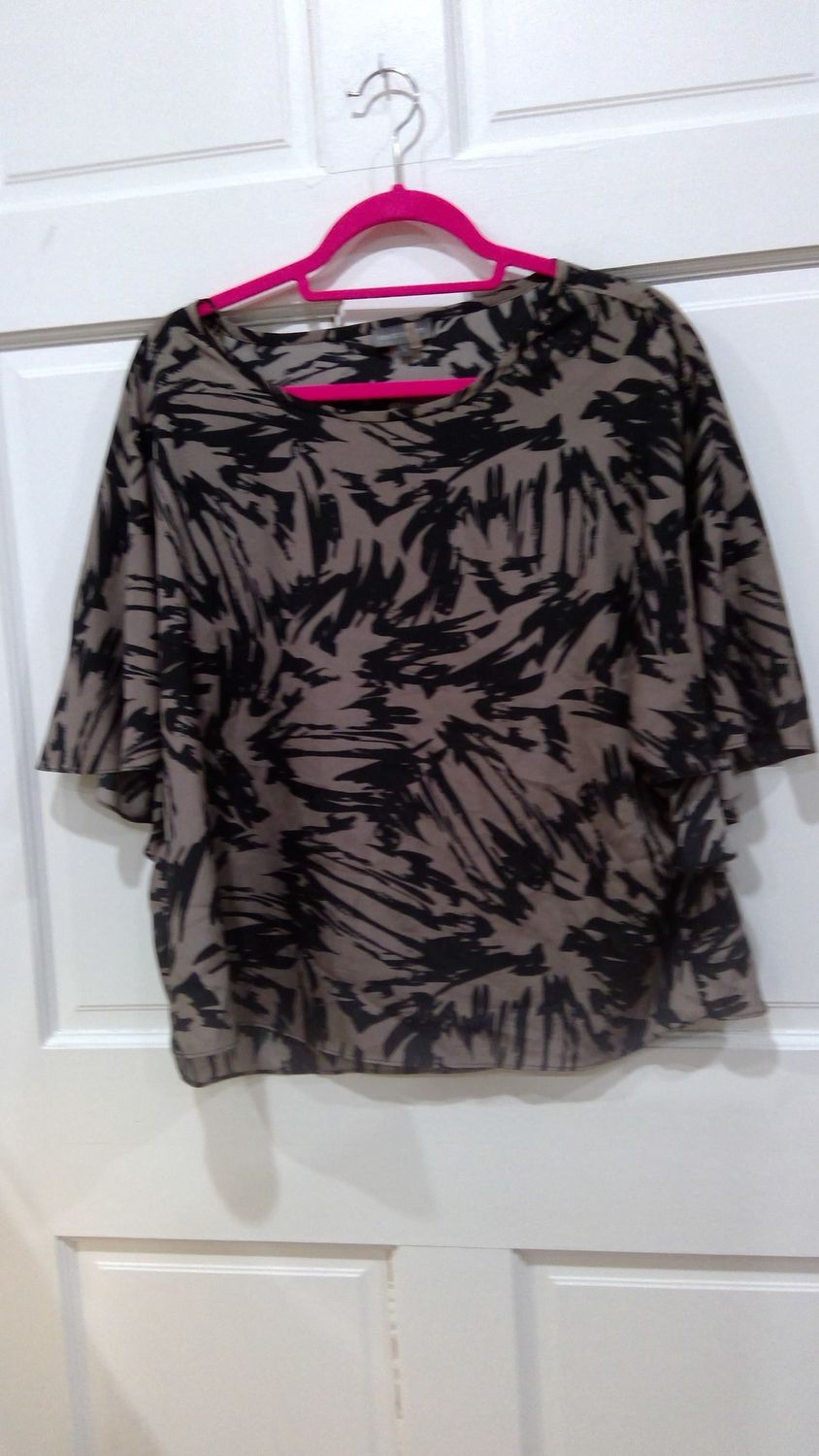 Vince Camuto Gray and Black Design Shirt Size 12
