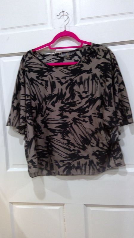 Vince Camuto Gray and Black Design Shirt Size 12