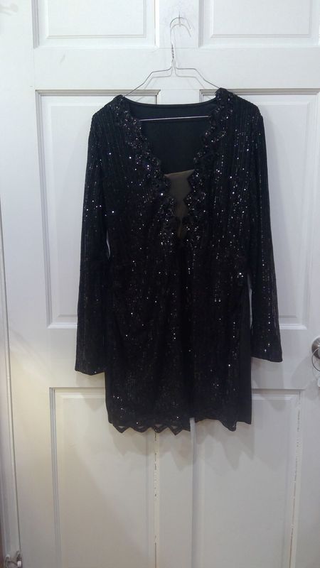 Black Elegant Long Sleeved Sequins Dress Size XXL