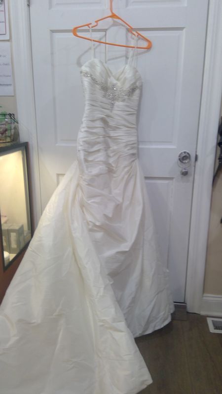 Wedding Dress BlueBay Enzoani Size 6