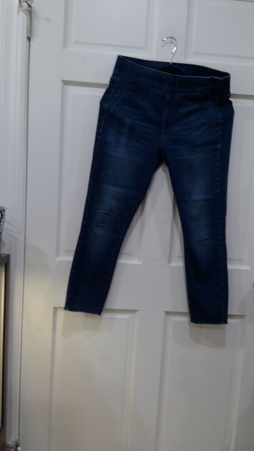 APT .9 Jeans Size 6