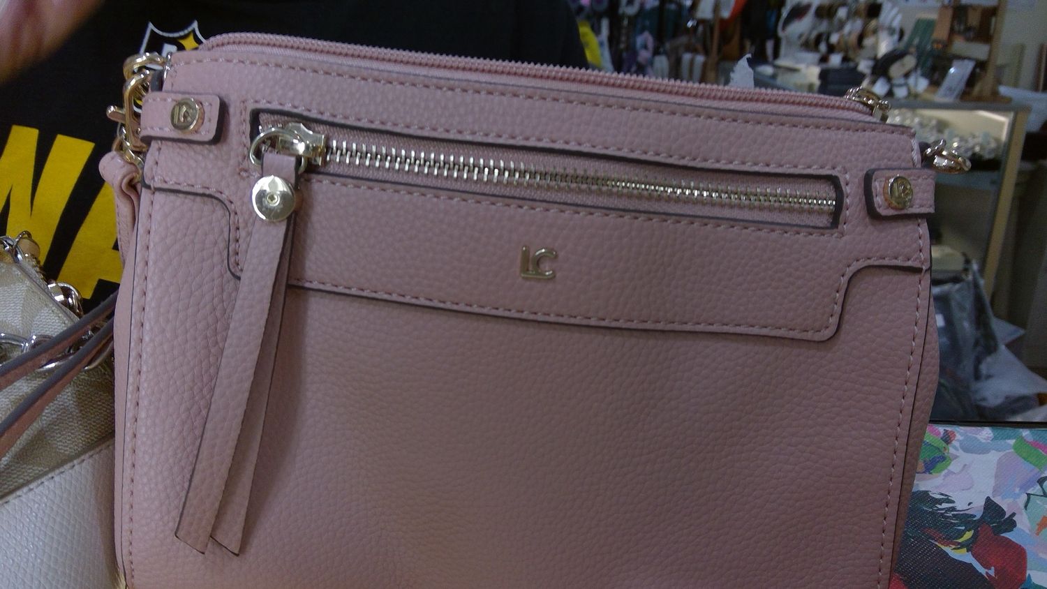 LIZ CLAIRBORNE CROSSBODY PINK
