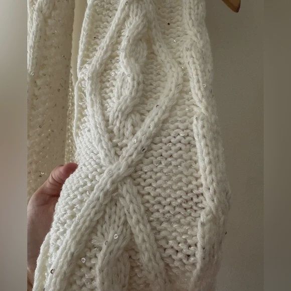 New York and company white scarf brand new with tag