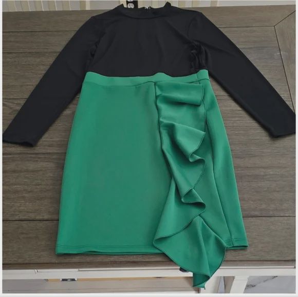 Venus Black and Green Long Sleeve Front Ruffle Dress Size M