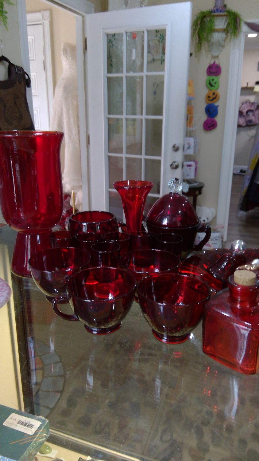 18 Red Glass Pieces