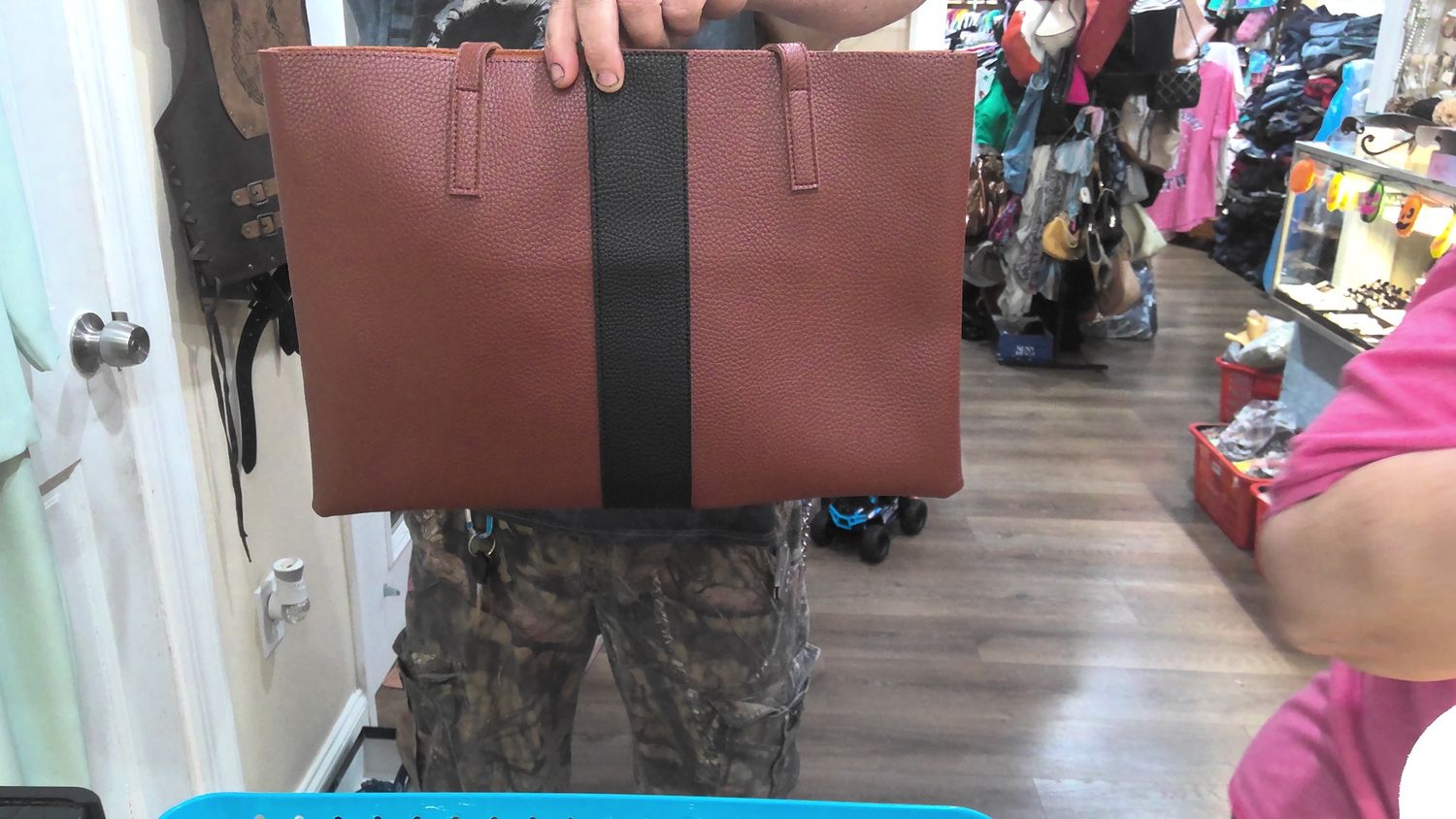 BROWN VINCE CAMUTO  HAND BAG WITH BLACK STRIP