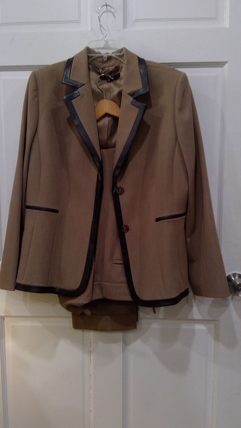 WOMEN&#39;S ALEX MARIE BROWN SUIT SIZE 16