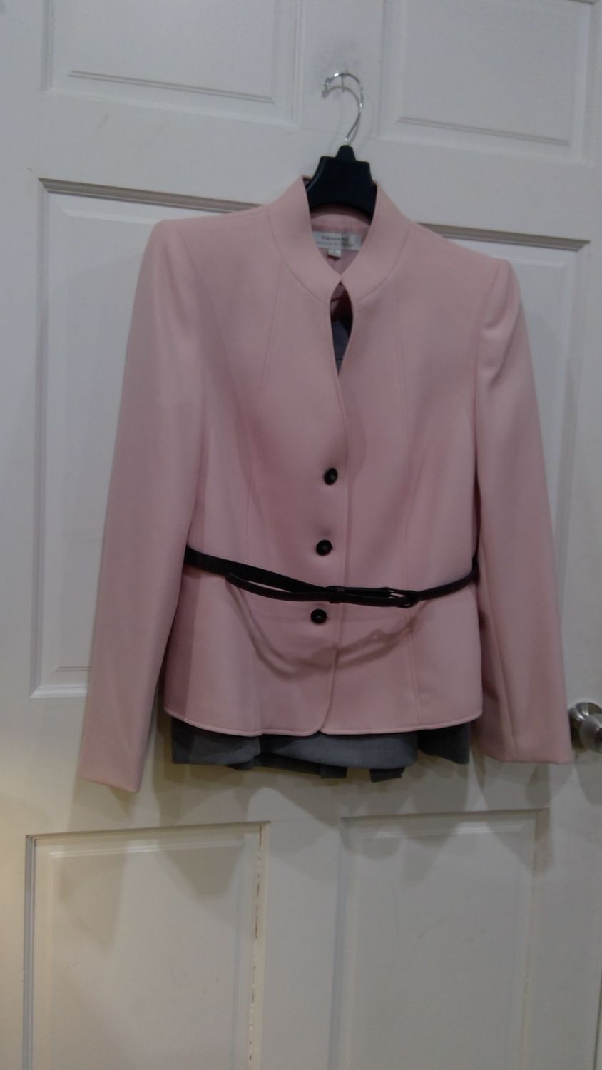 TAHARI   SUIT  SIZE 14