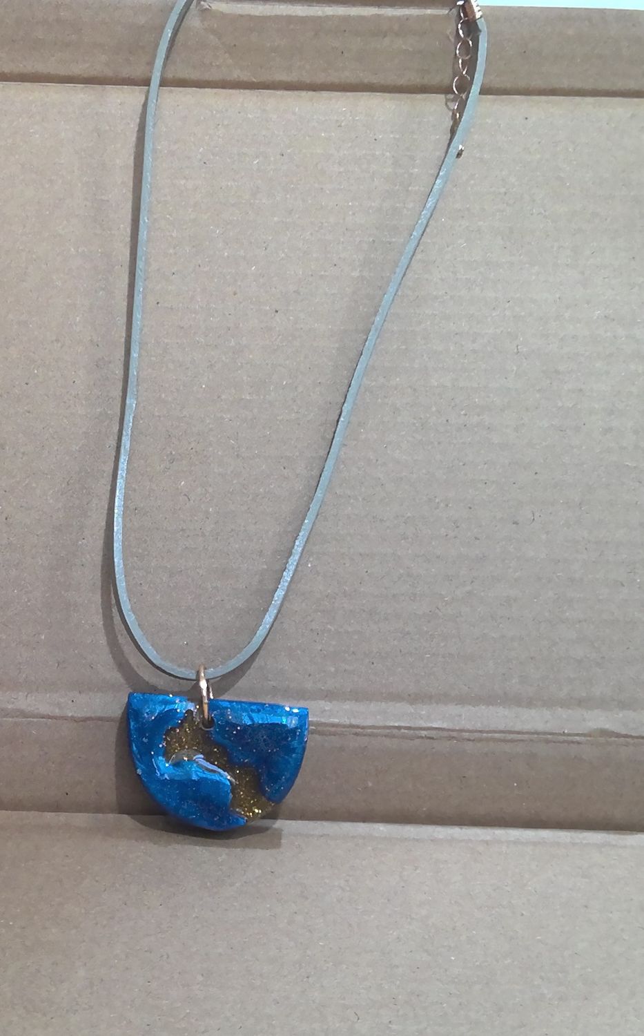 HANDMADE RESIEN NECKLE