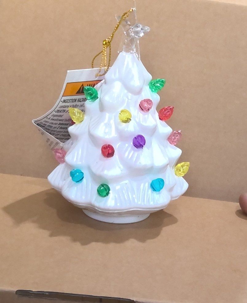 SMALL CHRISTMAS PRE LITE CHRISTMAS TREES CERAMIC, Colour: WHITE