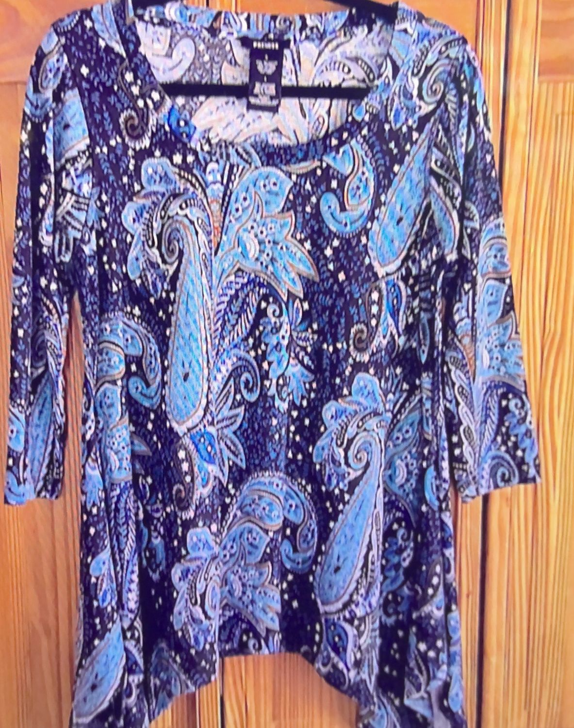 Premise Shark Bite Blue Paisley Top Size Large
