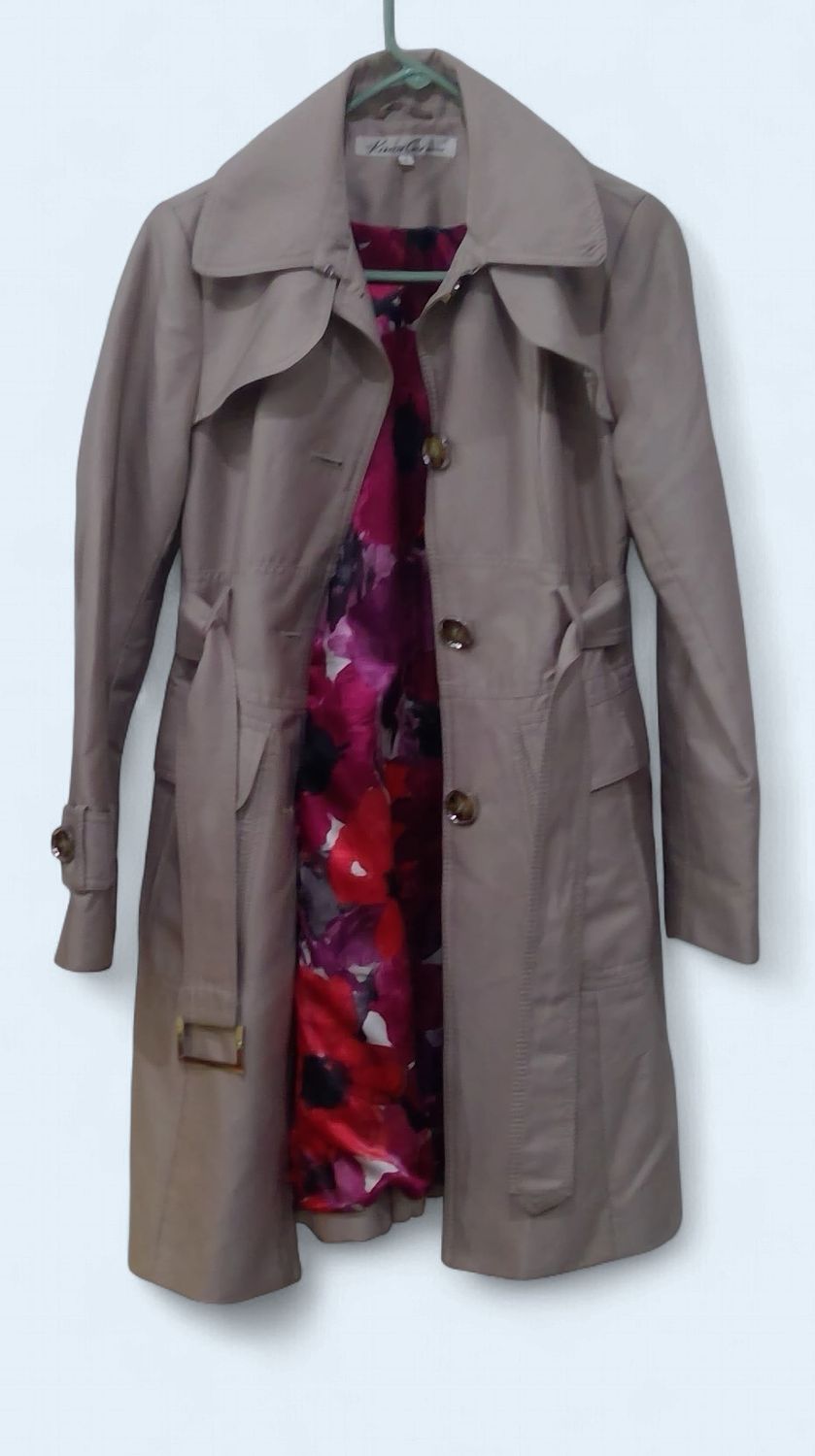 Kenneth Cole Tan trenchcoat w/ Floral Interior Size Small