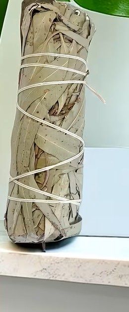Eucalyptus Incense Sticks, Each 5 Inches Long, Promoting Love, Peace, Harmony, And Suitable for House Cleaning, Meditation, And Purification.