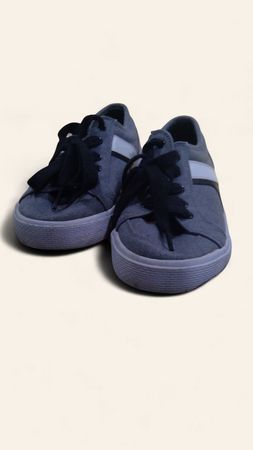 Childrens Place  Gray Canvas Sneakers Size  4