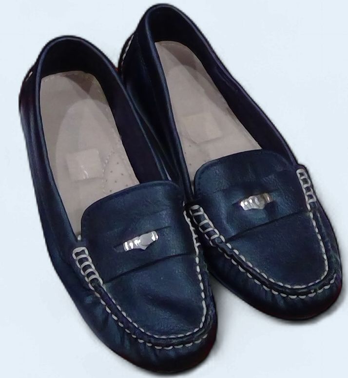 Liz Claiborne Black Penny Loafers 6 1/2 M Liz Claiborne Black Penny Loafers 6 1/2 M