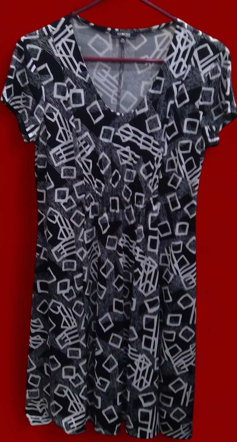 Elementz Black And White Geometric Pattern  Dress Size  pm