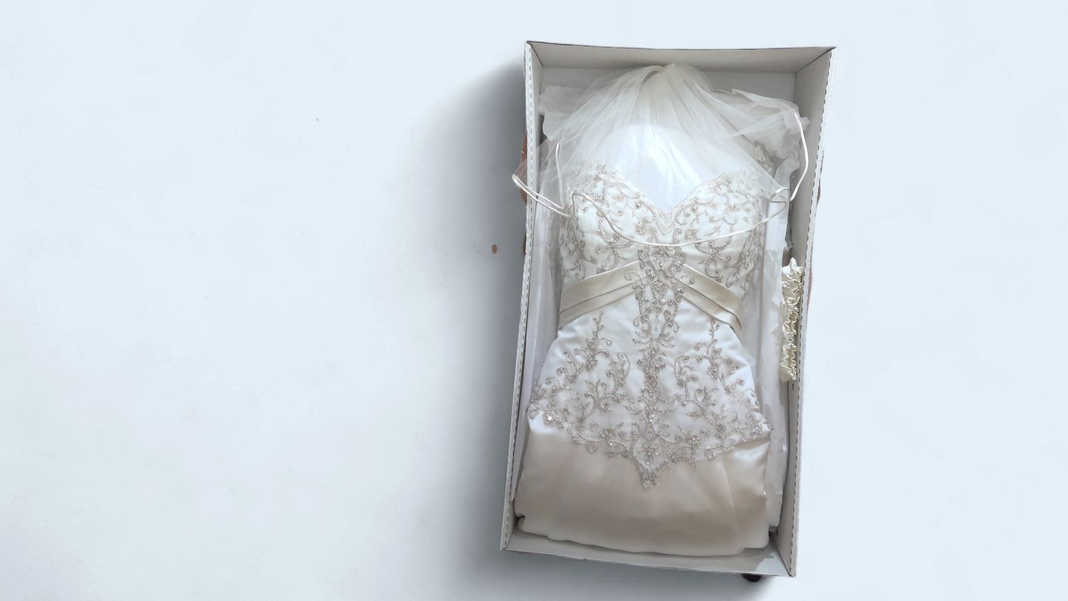 Mori Lee Wedding Dress size 14 with garter and veil