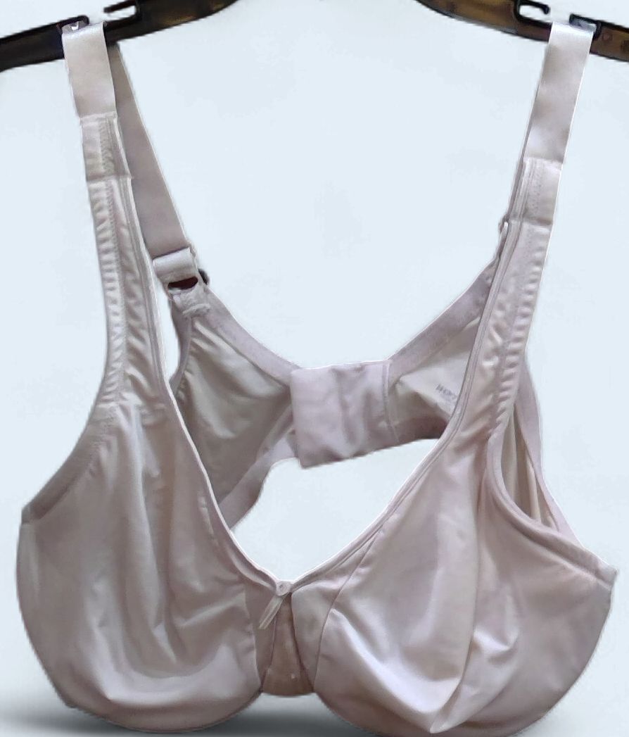 Warners Cream Underwire Bra size 42 c Warners Cream Underwire Bra size 42 c