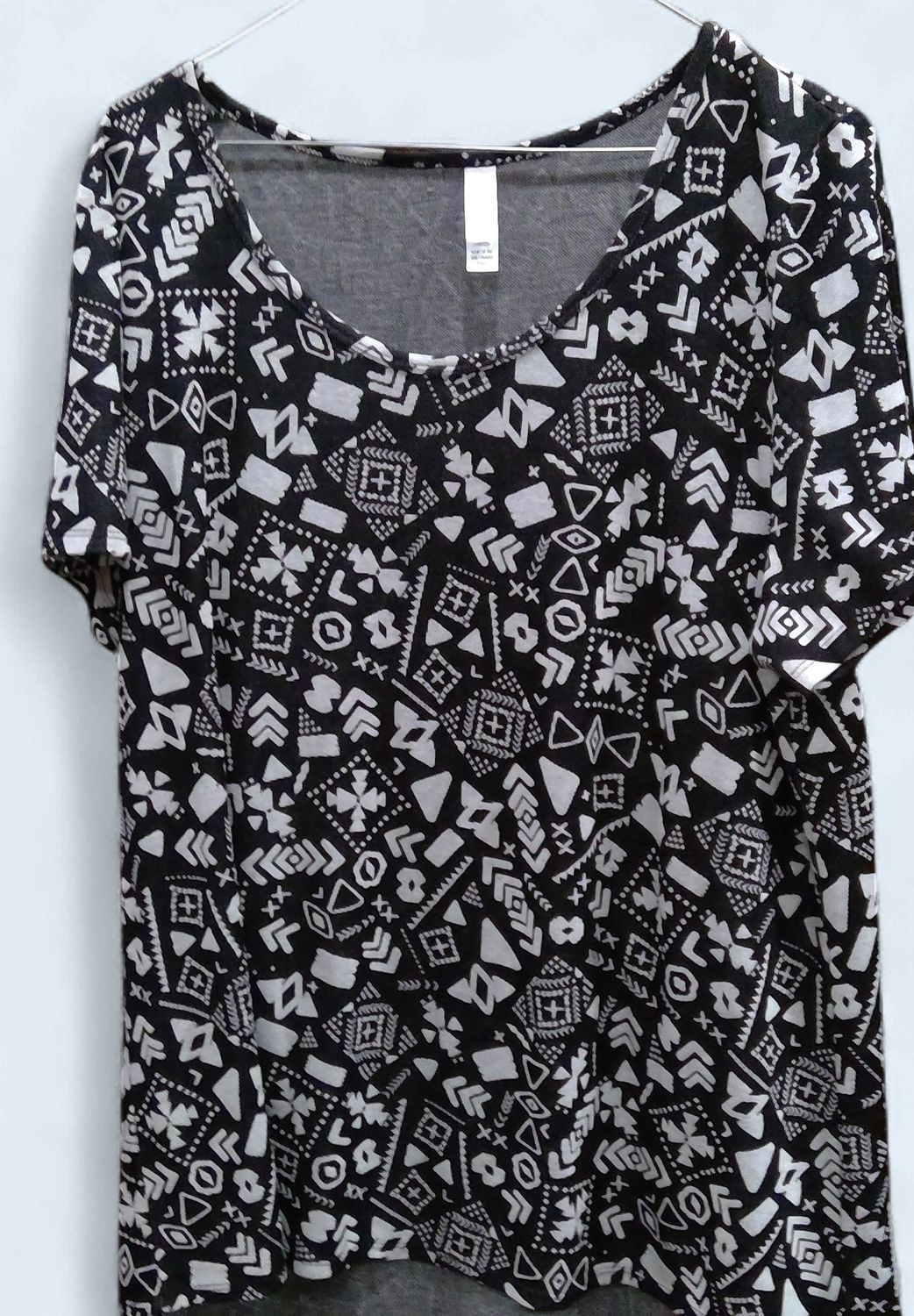 LuLaRoe Black White Geometric Pattern Size 2xl LuLaRoe Black White Geometric Pattern Size 2xl