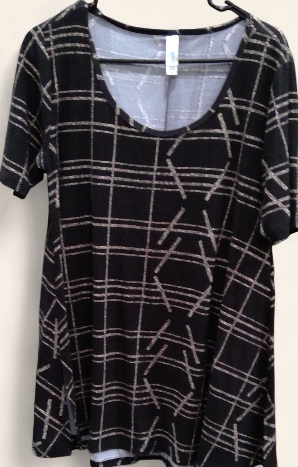 LuLa Roe Womens Black Plaid Jewel Neck Design Size xs LuLa Roe Womens Black Plaid Jewel Neck Design Size xs
