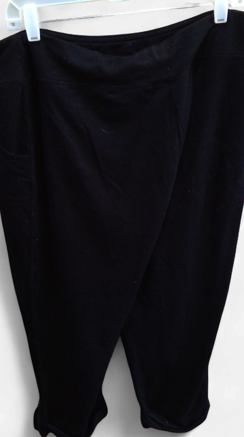 Logo Lounge Athleta Black ankle pants Size L