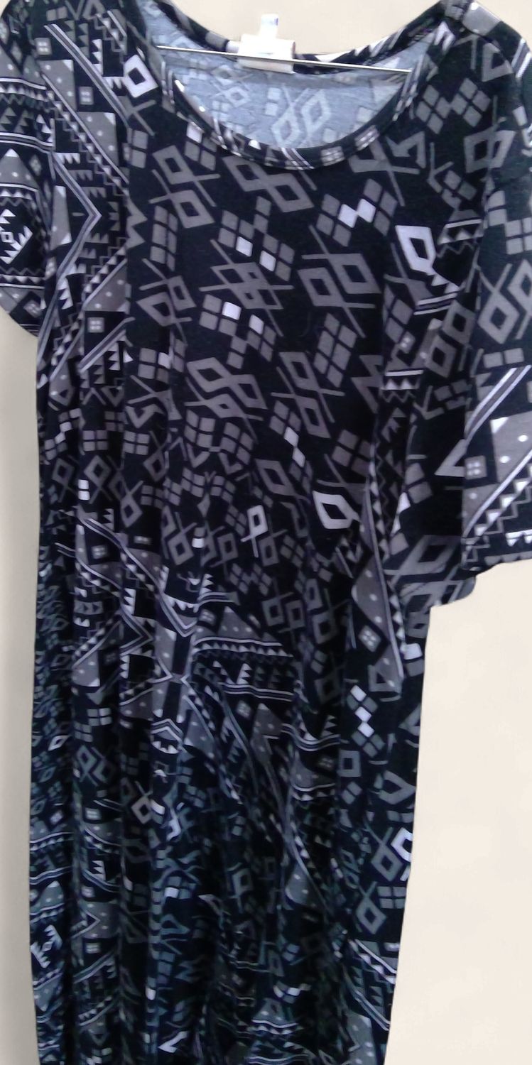 LuLaRoe Black And White Gometric Pattern Size S