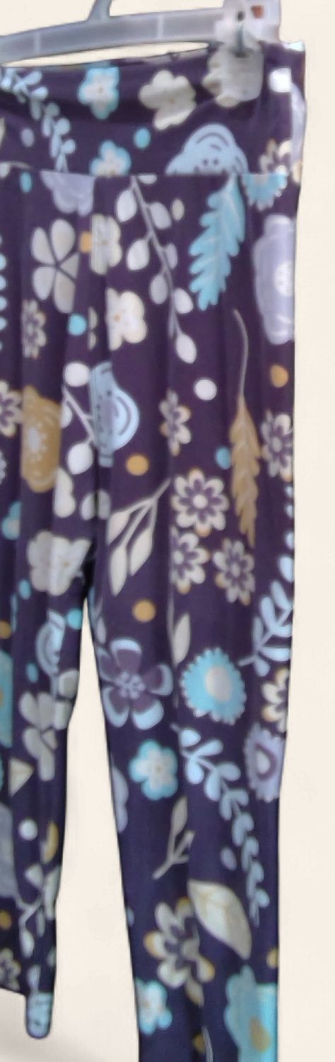 LuLaRoe Jade Capri Workout Leggings Dark Colors Floral Print
