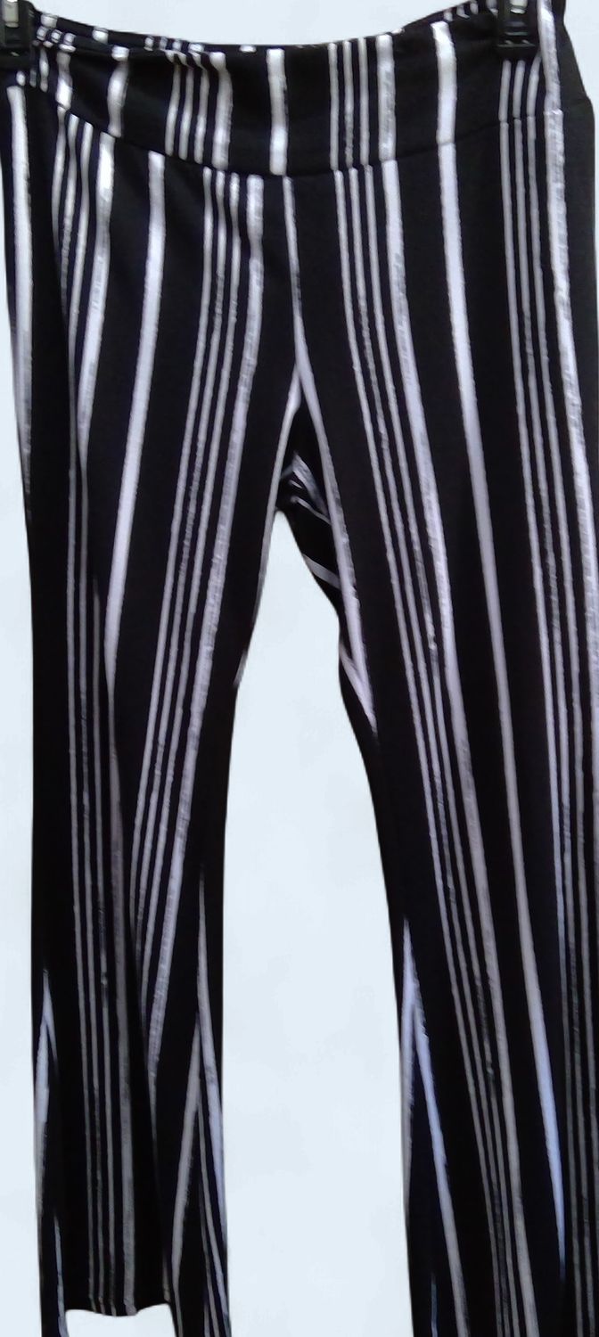 No Boundaries Black White Striped Pattern Flare Pants Size l No Boundaries Black White Striped Pattern Flare Pants Size l