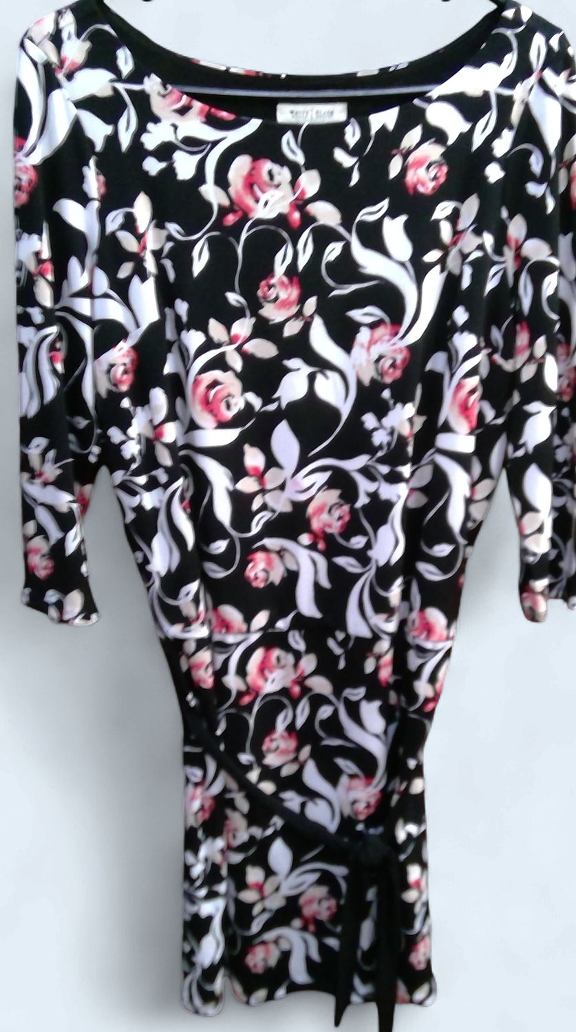 White House Black Market Black Floiral Pattern Tie WaistDress Size m White House Black Market Black Floiral Pattern Tie WaistDress Size m