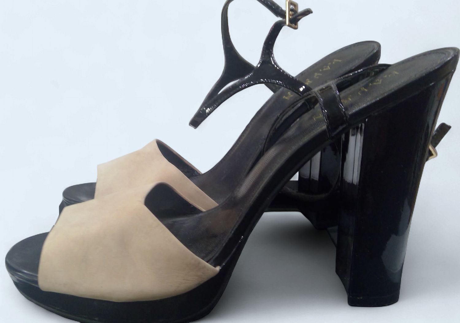 Ralph Lauren Two Tone Beige Front Black Heel Size 9 Ralph Lauren Two Tone Beige Front Black Heel Size 9
